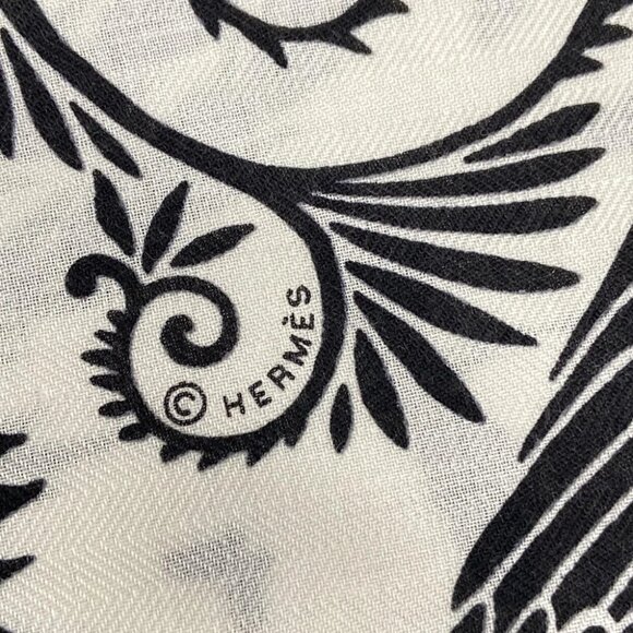 HERMES Carrejean/Shawl Carre Brown Noir (white) Black Silk - Picture 2 of 7